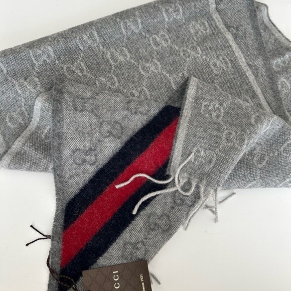 New With Tags Gucci Nikky Wool Alpaca Monogram Web light Gray Scarf Shawl Fringe - Picture 10 of 12